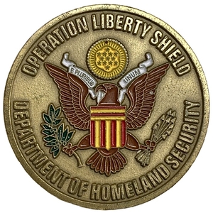 Памятный жетон (челлендж-коин) 2003 год.Operation Liberty Shield.Министерство внутренней безопасности США.Латунь,эмаль.
